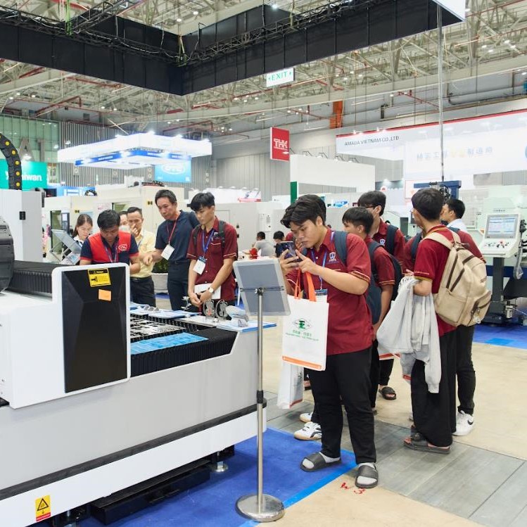 Trien-lam-May-moc-Thiet-bi-cong-nghiep-Tu-dong-hoa-2026