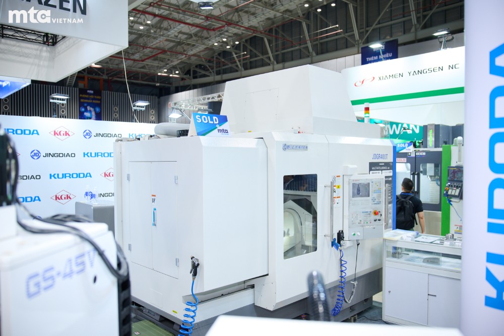 Non-contact Measurement Technology & Applications in Manufacturing